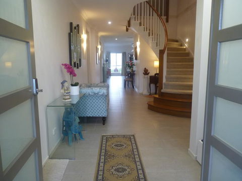 Serenity On The Lake - Maroochydore - Accommodation NSW 2