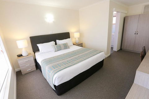 Seven Pines Motor Inn - Accommodation NSW 2
