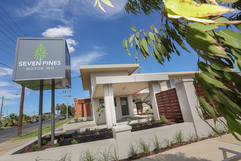 Seven Pines Motor Inn - Accommodation NSW 0