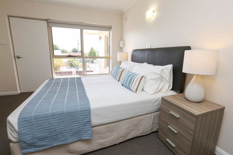 Seven Pines Motor Inn - Accommodation NSW 3