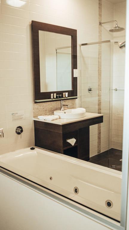 Sfera's Park Suites & Convention Centre - Accommodation NSW 3