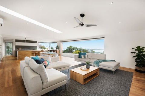 Skyluxe Luxury Retreat With Water Views And Deluxe Interior From Every Room - Accommodation NSW 0