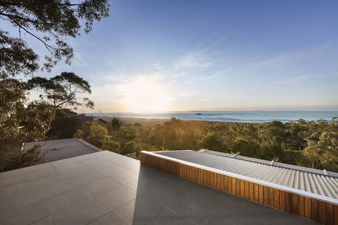 Skyluxe Luxury Retreat With Water Views And Deluxe Interior From Every Room - Accommodation NSW 1