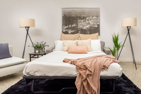 Spacious 2 Bed House, 2 AC And Free Street Parking - Accommodation NSW 2