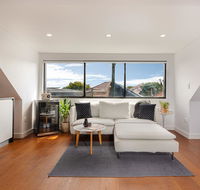 Spacious 2 Bed House 2 AC and Free Street Parking - Accommodation NSW