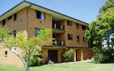 Spacious 2 Bedroom Beach Side Apartment - Close To Shopping Centre With Coles, Health Food Shop, Sushi, Pizza, Cafes, Hairdresse - Accommodation NSW 1