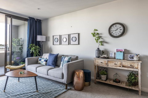 SPACIOUS BRAND NEW // 1BR // IN GORGEOUS BARTON - Accommodation NSW 2