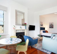 Spacious Studio With Balcony in Inner-City Glebe - Accommodation NSW