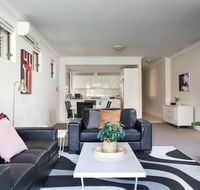 Spacious Two-Bedroom Apartment near Hospital - Accommodation NSW