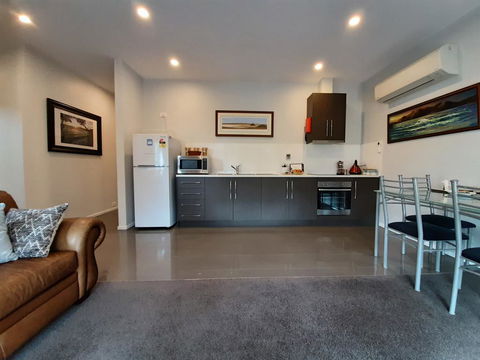 Spring Beach Garden Retreat - Accommodation NSW 2
