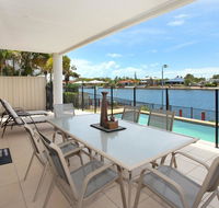 St Lucia 11 - 4 BDRM Canal Home with Pool - Accommodation NSW