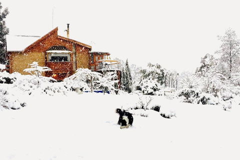 STUNNING HOME WITH AMAZING VIEWS - Just 20 Mins To The City And Only 10 To MONA! - Accommodation NSW 0