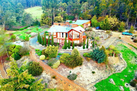 STUNNING HOME WITH AMAZING VIEWS - Just 20 Mins To The City And Only 10 To MONA! - Accommodation NSW 2