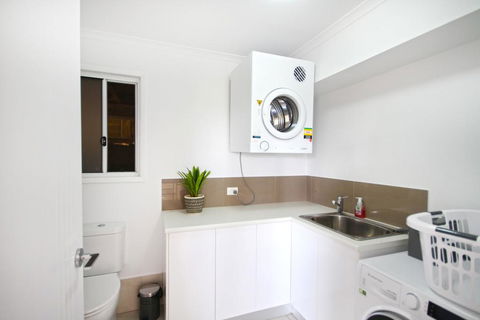STUNNING HOME WITH SPECTACULAR VIEWS AND CLOSE TO THE BEACH - Accommodation NSW 1