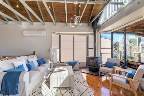 STUNNING WATERFRONT ESCAPE AT DALEYS POINT - Accommodation NSW 2