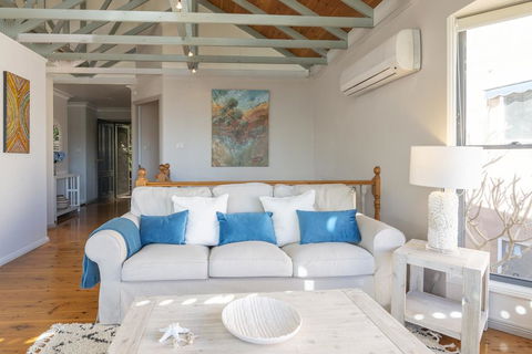 STUNNING WATERFRONT ESCAPE AT DALEYS POINT - Accommodation NSW 3