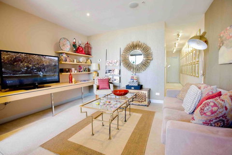 Stylish 1 Bedroom Apartment Amazing City Views - Accommodation NSW 2