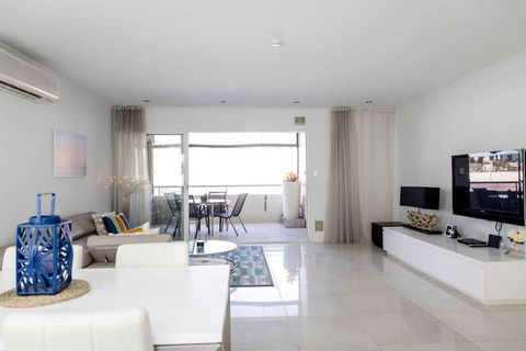 Stylish Executive Apartment With Balcony - Accommodation NSW 0