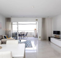Stylish Executive Apartment With Balcony - Accommodation NSW