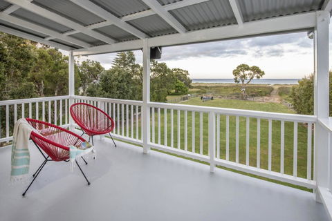 Sugar Shack - Character Family Home Right On The Ocean - Accommodation NSW 0