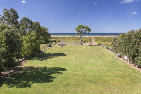 Sugar Shack - Character Family Home Right On The Ocean - Accommodation NSW 2