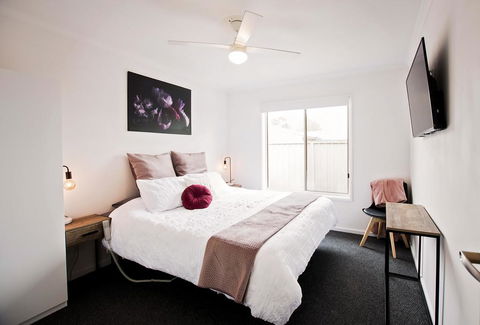 Sunny Shackell - Echuca Moama Holiday Accommodation - Accommodation NSW 0