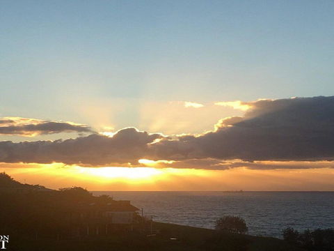 Sunrise Over Easts 1 - Pets Stay Free, Views - Accommodation NSW 1