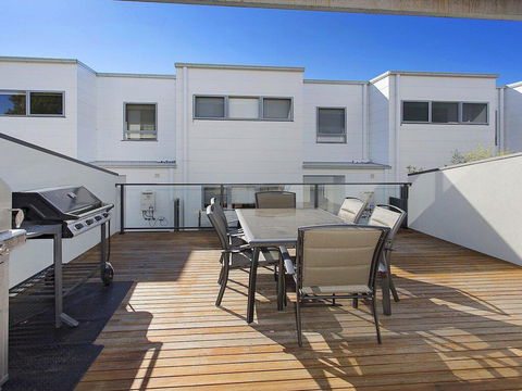 Surf Beach Townhouse - Accommodation NSW 2