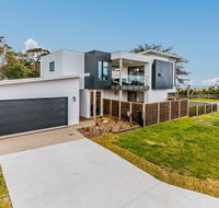 SWEEPING VIEWS - FREE WIFI  NETFLIX - PET FRIENDLY OUTSIDE ONLY - Accommodation NSW