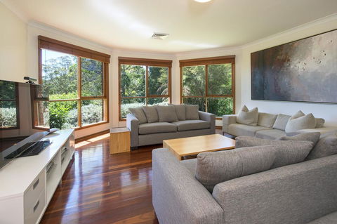 Taliesin - Beautiful 4 Bedroom Home With Amazing Views! - Accommodation NSW 3