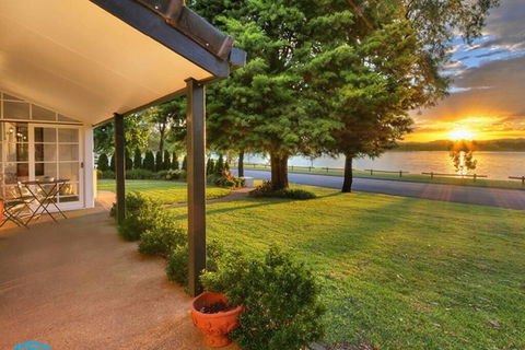 Tara Downs On Lake Albert - Accommodation NSW 0
