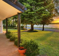 Tara Downs on Lake Albert - Accommodation NSW