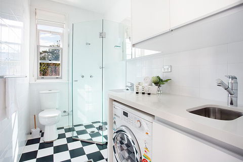 Tasteful Modern Studio 2.3Km From City Centre - Accommodation NSW 2