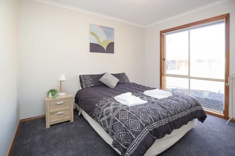 Tee Off Milura - Accommodation NSW 2