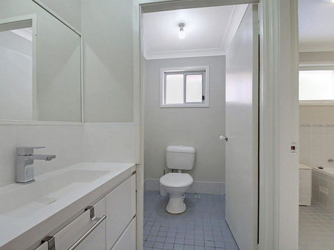 That Pink House! - Comfortable Home Away From Home - Accommodation NSW 2