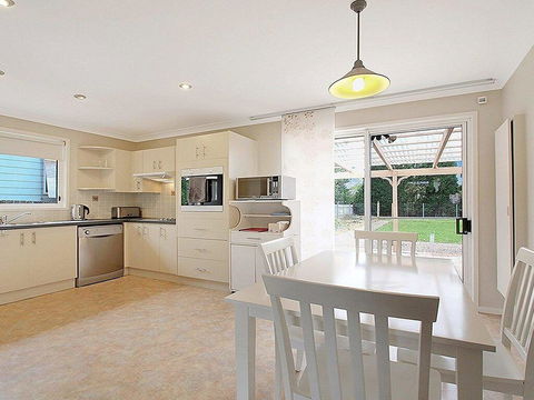 That Pink House! - Comfortable Home Away From Home - Accommodation NSW 3