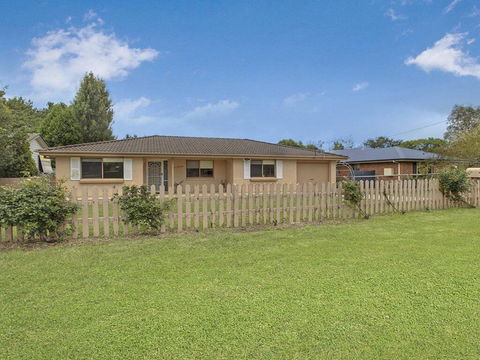 That Pink House! - Comfortable Home Away From Home - Accommodation NSW 0