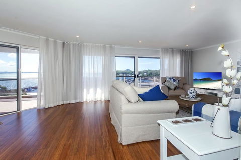 The Anchorage, Unit 12/9 Laman Street - Accommodation NSW 2