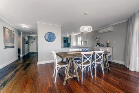 The Anchorage, Unit 12/9 Laman Street - Accommodation NSW 3