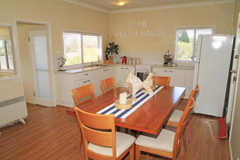 The Beach House In Berrara - Accommodation NSW 1