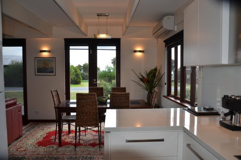Yolla Beach House - Accommodation NSW 2