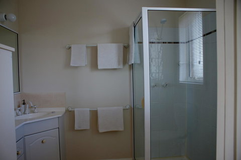 Shearwater Cottages - Accommodation NSW 9