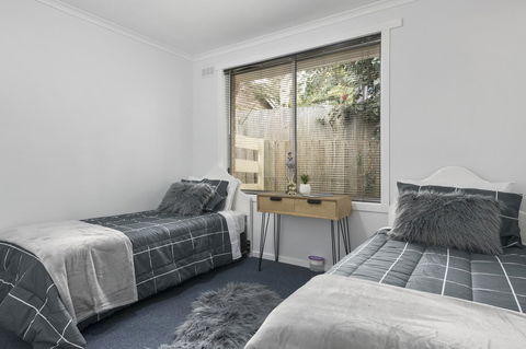 Elkie Villa - 2 Bedroom Unit - Burnie - Accommodation NSW 2