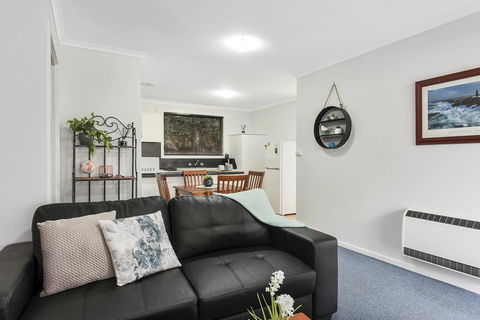 Elkie Villa - 2 Bedroom Unit - Burnie - Accommodation NSW 4