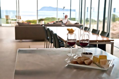 Cloudy Bay Beach House - Accommodation NSW 30