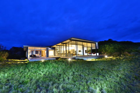 Cloudy Bay Beach House - Accommodation NSW 42