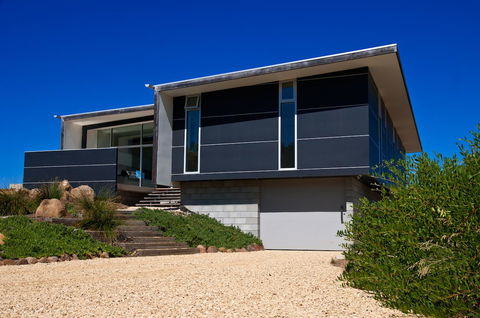 Cloudy Bay Beach House - Accommodation NSW 2