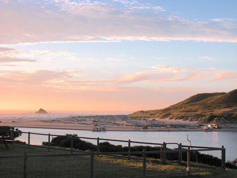 Arthur Riverfront And Sea Lodge Downstream - Accommodation NSW 21
