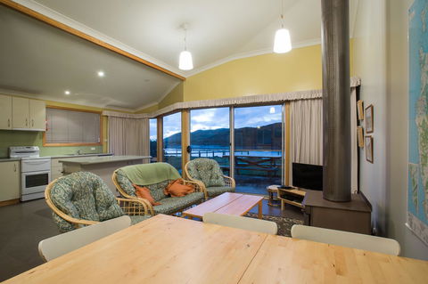 Arthur Riverfront And Sea Lodge Downstream - Accommodation NSW 0