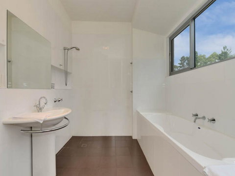 Cloudy Bay Lagoon Estate - Accommodation NSW 14